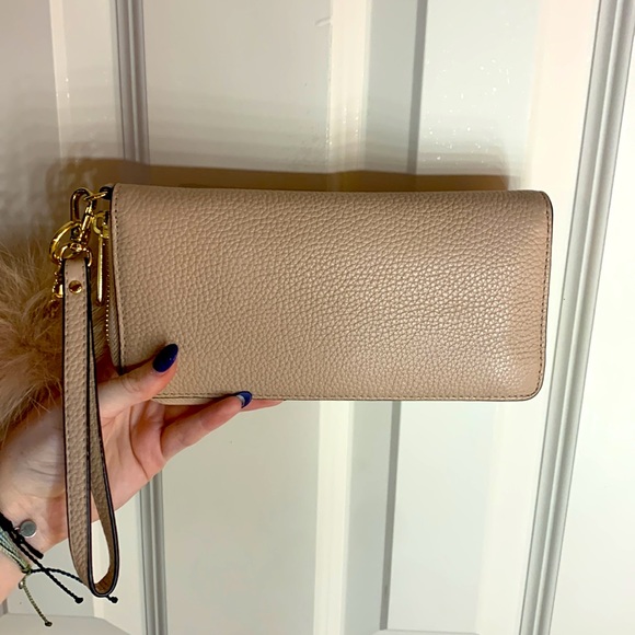 MICHAEL KORS WRISTLET 💞 blush* - Picture 2 of 5